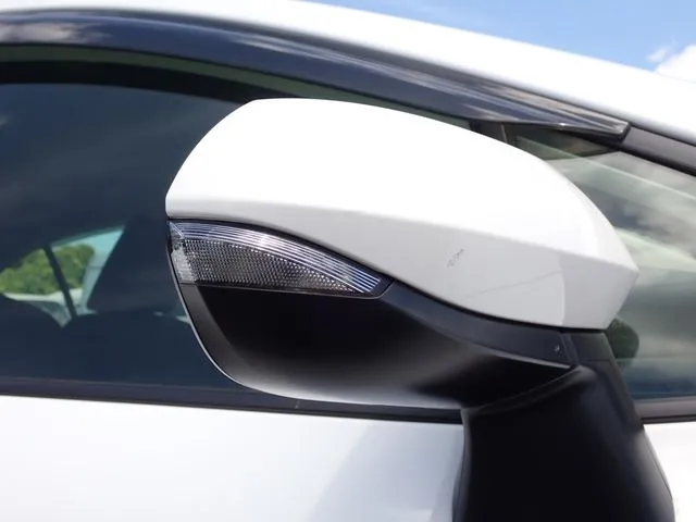 カローラ セダン ハイブリッド(トヨタ)の車両写真
