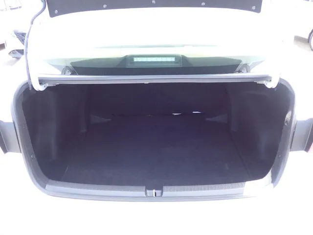カローラ セダン ハイブリッド(トヨタ)の車両写真