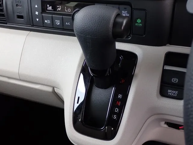 ホンダ　Ｎ　ＢＯＸ　４ＷＤ