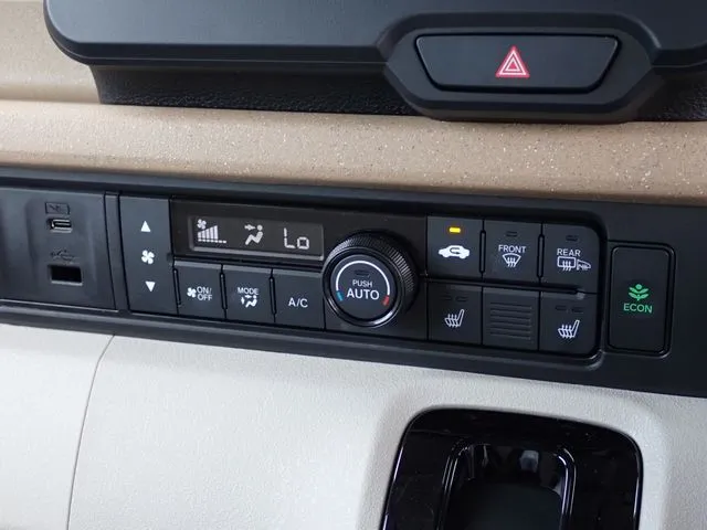 ホンダ　Ｎ　ＢＯＸ　４ＷＤ