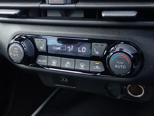 ノート 4WD(ニッサン)の車両写真