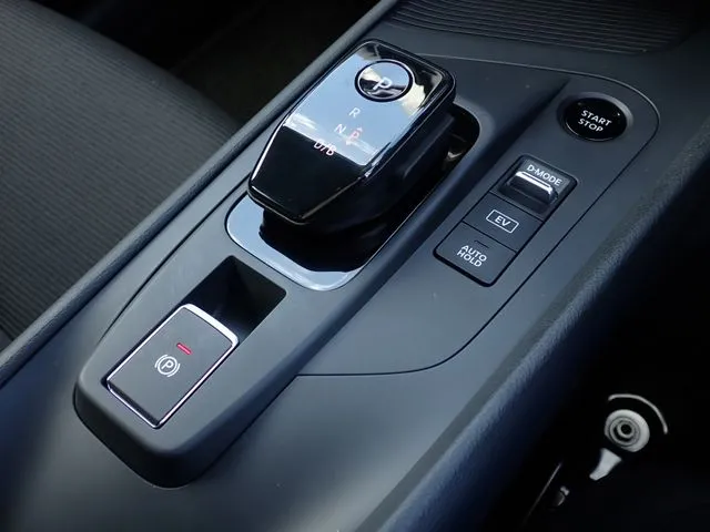 ノート 4WD(ニッサン)の車両写真