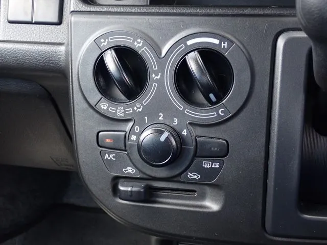 アルト 4WD(スズキ)の車両写真