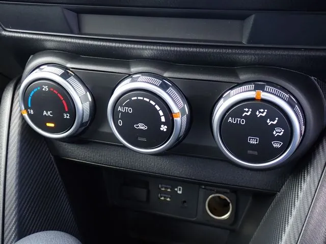 MAZDA2(マツダ)の車両写真