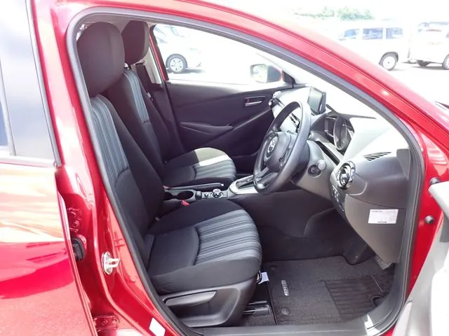 MAZDA2(マツダ)の車両写真
