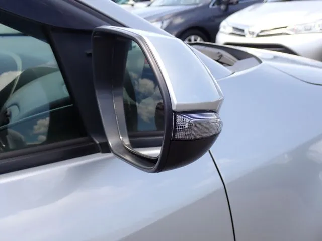 ヤリス ハイブリッド(トヨタ)の車両写真