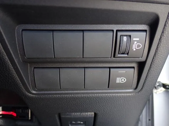 ヤリス ハイブリッド(トヨタ)の車両写真