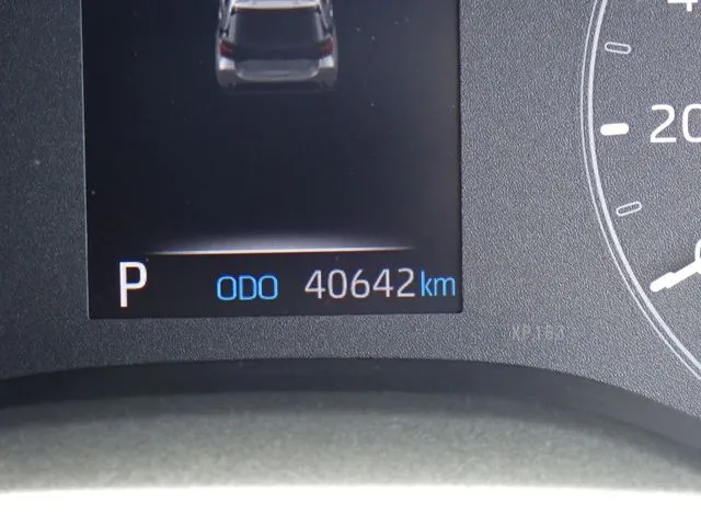 ヤリス ハイブリッド(トヨタ)の車両写真
