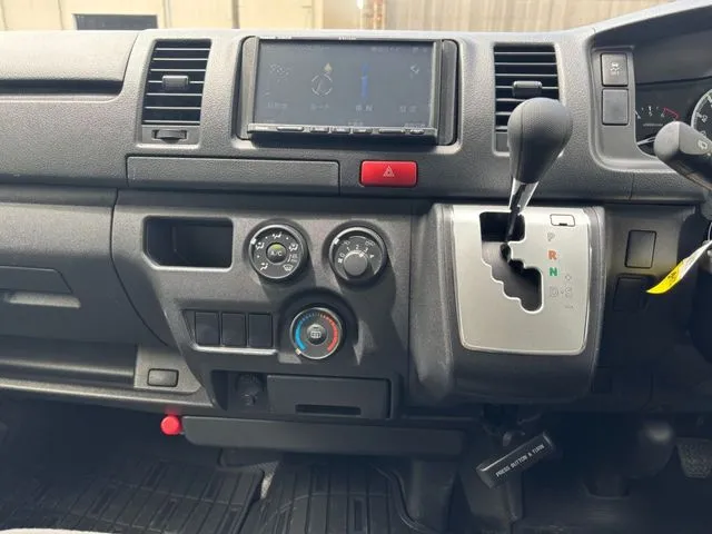 トヨタ ハイエースバン 1.25t 2WD