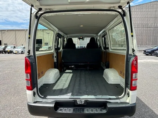 トヨタ ハイエースバン 1.25t 2WD