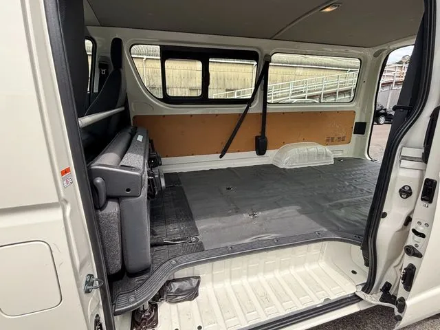トヨタ ハイエースバン 1.25t 2WD