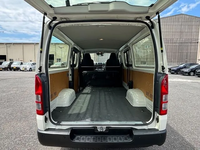 トヨタ ハイエースバン 1.25t 2WD