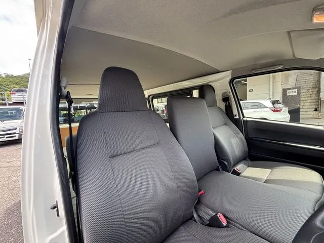 トヨタ ハイエースバン 1.25t 2WD