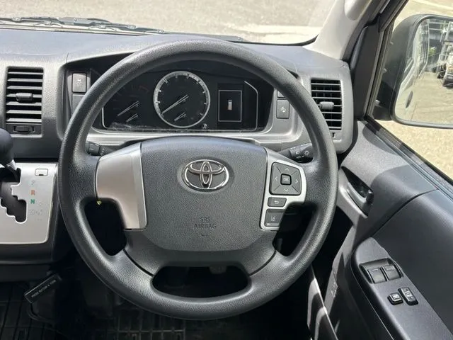 トヨタ ハイエースバン 1.25t 2WD