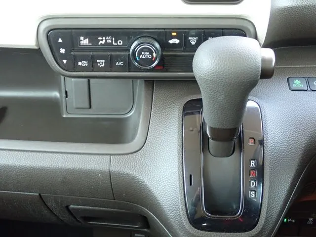 N BOX(ホンダ)の車両写真