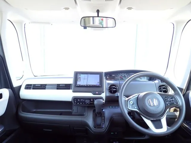 N BOX(ホンダ)の車両写真