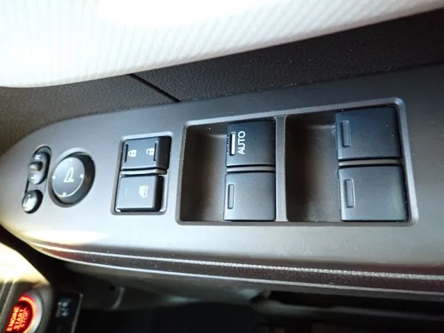 N BOX(ホンダ)の車両写真