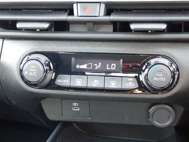 ノート(ニッサン)の車両写真