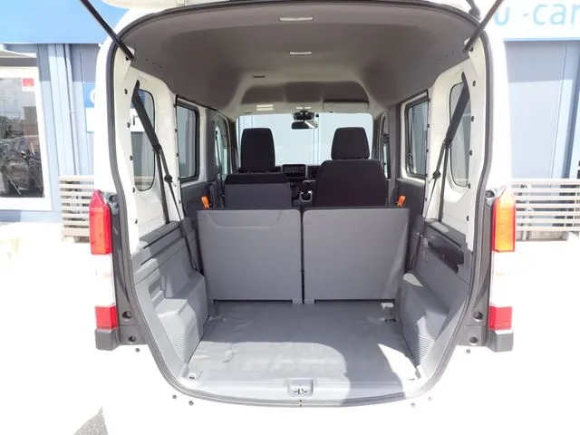 N-VAN(ホンダ)の車両写真