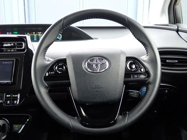 プリウス(トヨタ)の車両写真