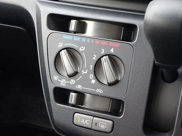 ミラ　イース（ダイハツ）の車両写真