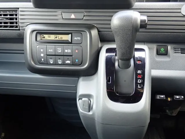N-VAN(ホンダ)の車両写真