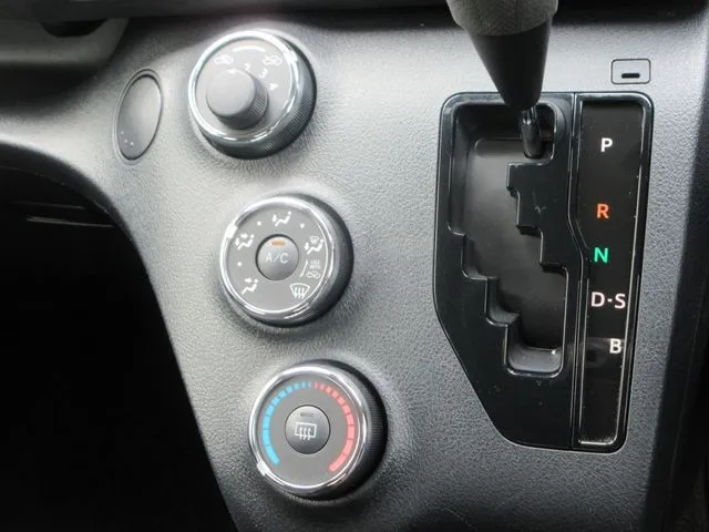 シエンタ 4WD(トヨタ)の車両写真