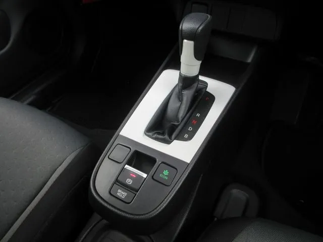 フィット　ｅ：ＨＥＶ　４ＷＤ（ホンダ）の車両写真