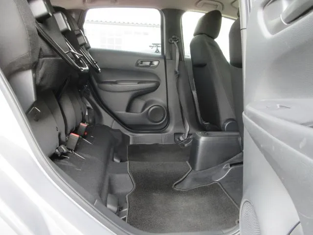 フィット　ｅ：ＨＥＶ　４ＷＤ（ホンダ）の車両写真