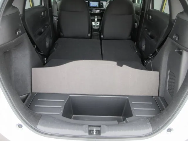 フィット　ｅ：ＨＥＶ　４ＷＤ（ホンダ）の車両写真