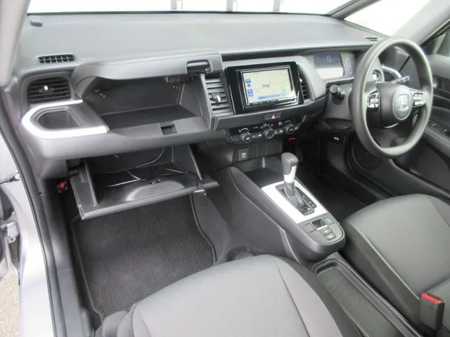 フィット　ｅ：ＨＥＶ　４ＷＤ（ホンダ）の車両写真