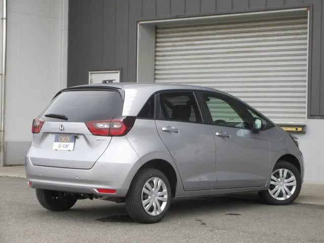 フィット　ｅ：ＨＥＶ　４ＷＤ（ホンダ）の車両写真