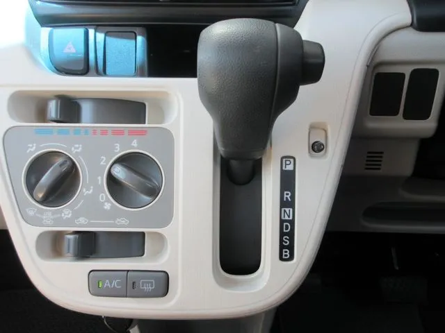 ムーヴ　４ＷＤ（ダイハツ）の車両写真