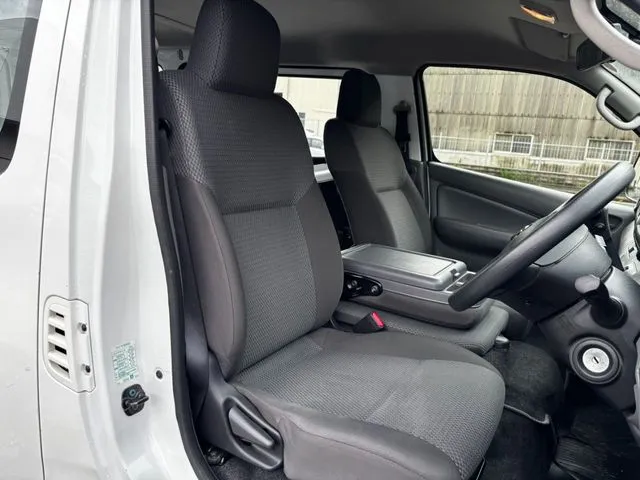 ＮＶ３５０キャラバン　１．２ｔ（ニッサン）の車両写真