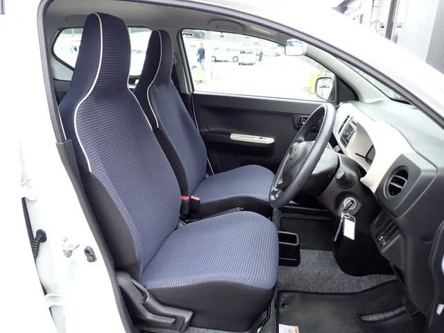 アルト 4WD(スズキ)の車両写真