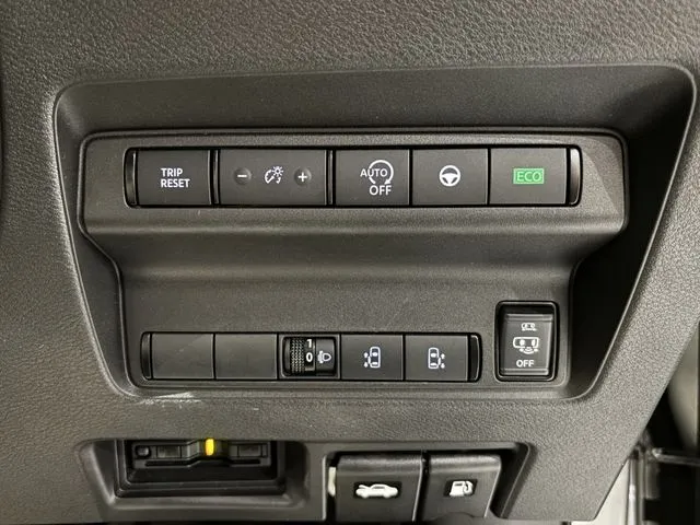 セレナ（ニッサン）の車両写真