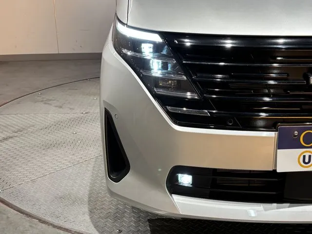 セレナ（ニッサン）の車両写真