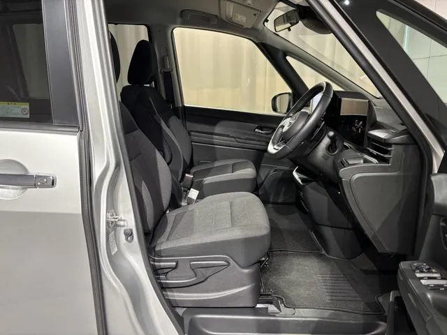 セレナ（ニッサン）の車両写真