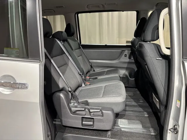 セレナ（ニッサン）の車両写真