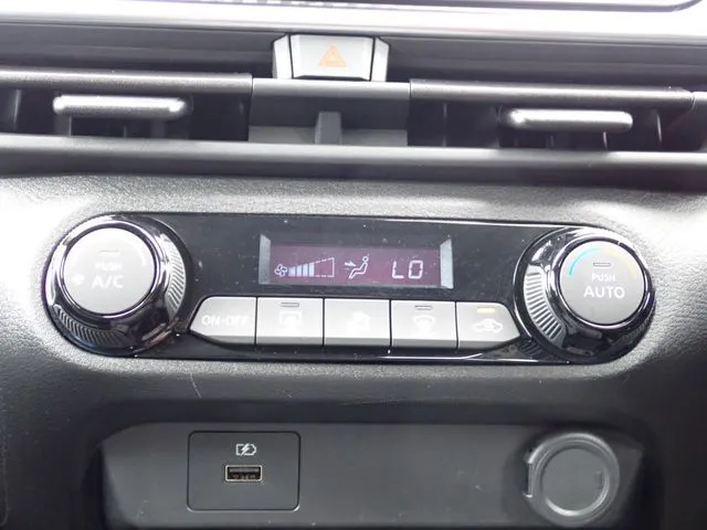 ノート(ニッサン)の車両写真