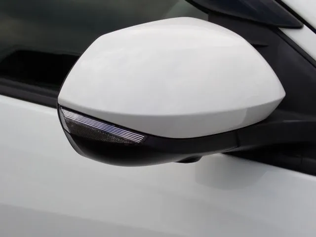 ヤリス ハイブリッド(トヨタ)の車両写真