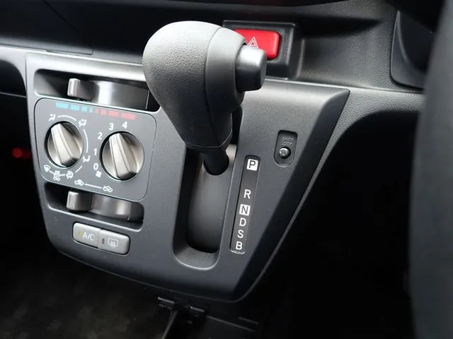 ダイハツ　ミラ　イース