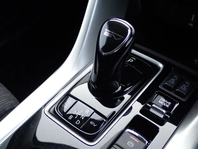 ミツビシ　エクリプス　クロス　ＰＨＥＶ