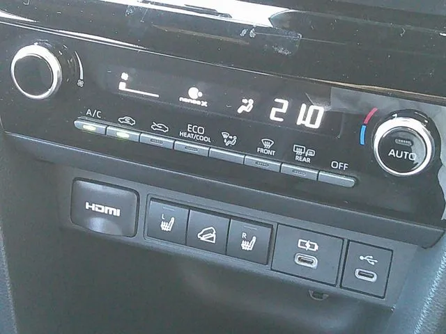 ヤリスクロス　ハイブリッド（トヨタ）の車両写真