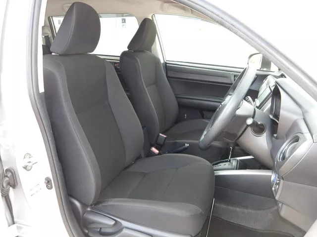 カローラフィールダー　ハイブリッド（トヨタ）の車両写真
