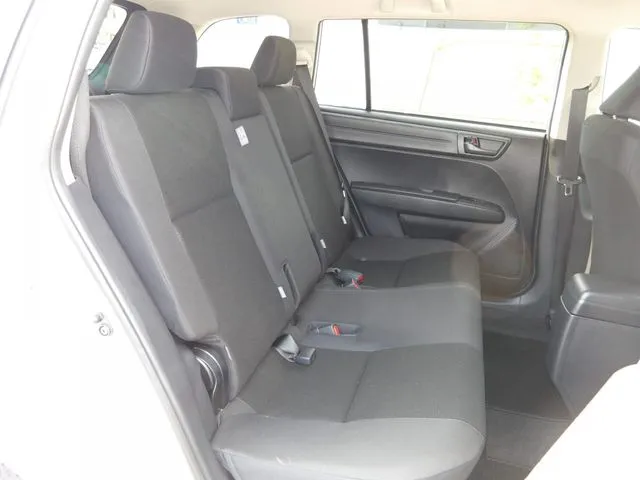 カローラフィールダー　ハイブリッド（トヨタ）の車両写真