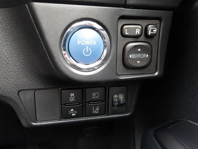 カローラフィールダー　ハイブリッド（トヨタ）の車両写真