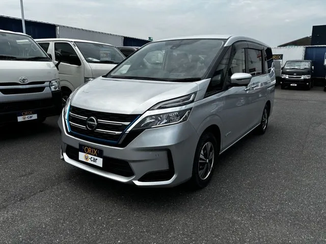 セレナ(ニッサン)の車両写真