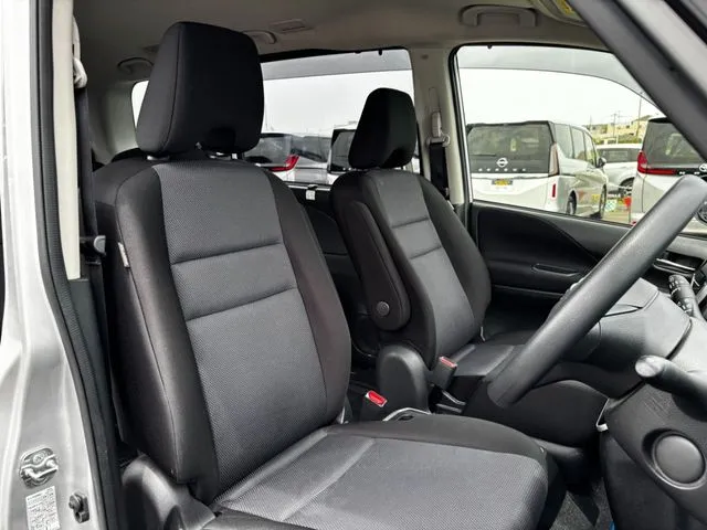 セレナ(ニッサン)の車両写真