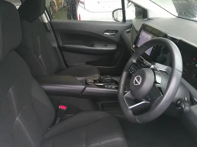 ニッサン　ノート　４ＷＤ